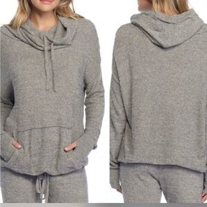 Barefoot Dreams Women’s CozyChic Lite Pebble Beach Pullover Hoodie. Large EUC